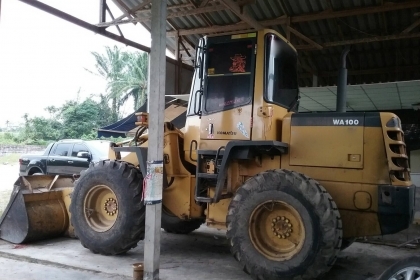 รถตัก KOMATSU WA 100 - 3E , ( รถสวย ) / ( รถทำงาน 2,6XX ชม. ) สนใจติดต่อ 081 - 6079515