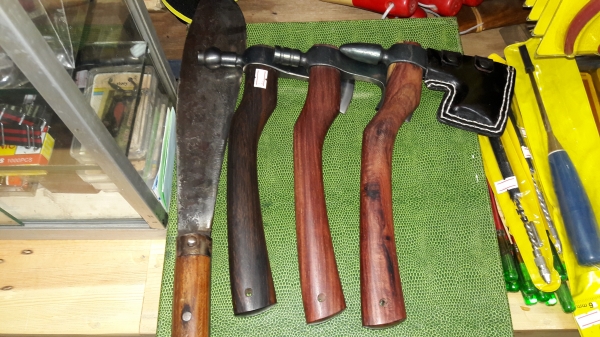 ขายขวานโทมาฮอกด้ามไม้สวยงาม