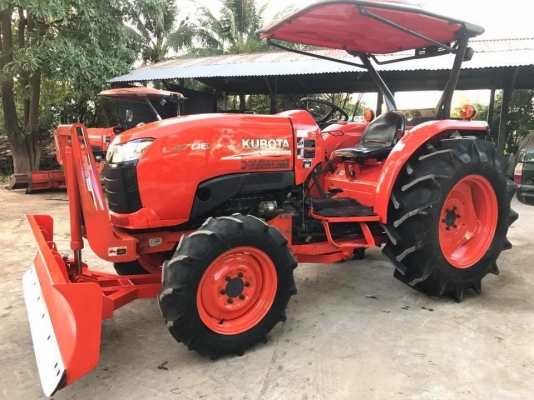 ขายรถไถคูโบต้า L47084WD2เพลา พร้อมอุปกรณ์ ใบมีดดันดินหน้าและผานพรวน ทำงาน 877 ชั่วโมง เล่มพร้อม ราคา 398,000 บาท #พร้อมส่งฟรี โทรสอบถามได้เลยค่ะ 081-9136451 ขอดูรูปทาง Line:Bow6451  รถสวย สภาพพร้อมใช้งาน  เครื่องดี เกียร์ดี ยางดีทั้ง 4 เส้น ตรวจเชคเรียบร้