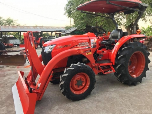 ขายรถไถคูโบต้า L3608Sp 4WD 2เพลา พร้อมอุปกรณ์ ใบมีดดันดินหน้าและผานพรวน สภาพรถ 90\% ทำงาน 500 ชั่วโมง ราคา 368,000 บาท รถจดทะเบียนปี 58 เล่มพร้อม โทรสอบถามได้เลยค่ะ 081-9136451 ขอดูรูปทาง Line:Bow6451  รถสวย สภาพพร้อมใช้งาน  เครื่องดี เกียร์ดี ยางดีทั้ง 4