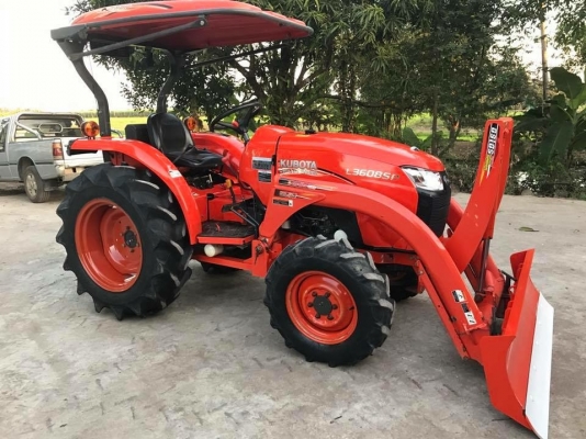 ขายรถไถคูโบต้า L3608Sp 4WD 2เพลา พร้อมอุปกรณ์ ใบมีดดันดินหน้าและผานพรวน สภาพรถ 90\% ทำงาน 500 ชั่วโมง ราคา 368,000 บาท รถจดทะเบียนปี 58 เล่มพร้อม โทรสอบถามได้เลยค่ะ 081-9136451 ขอดูรูปทาง Line:Bow6451  รถสวย สภาพพร้อมใช้งาน  เครื่องดี เกียร์ดี ยางดีทั้ง 4