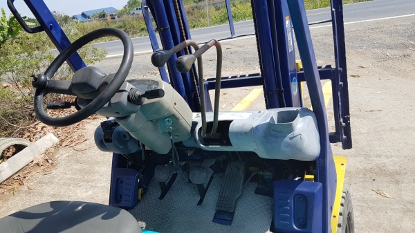 ขายด่วนรถยกดีเซลKOMATSU FD15-17 ยก1.5ตันเสาสูง3เมตรเกียรออโต้รถนอกเพื่งนำเข้ามายังไม่เคยใช้งานในเมืองไทยเลย