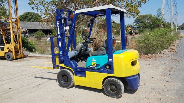 ขายด่วนรถยกดีเซลKOMATSU FD15-17 ยก1.5ตันเสาสูง3เมตรเกียรออโต้รถนอกเพื่งนำเข้ามายังไม่เคยใช้งานในเมืองไทยเลย