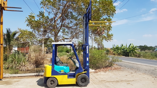 ขายด่วนรถยกดีเซลKOMATSU FD15-17 ยก1.5ตันเสาสูง3เมตรเกียรออโต้รถนอกเพื่งนำเข้ามายังไม่เคยใช้งานในเมืองไทยเลย