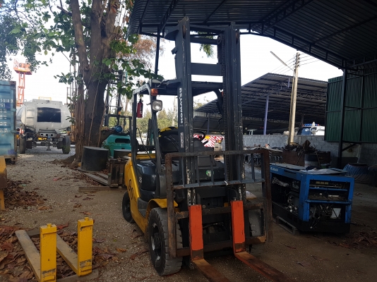ขายรถยก2.5ตันเสา4เมตรkomatsuรุ่น17.