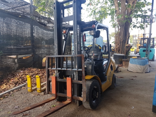 ขายรถยก2.5ตันเสา4เมตรkomatsuรุ่น17.