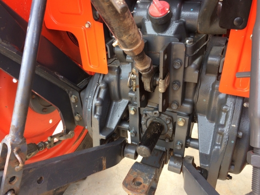 ขายL3608SP รถปี 57 ชั่วโมงการทำงาน 832 รถสวยพร้อมใช้งานทุกอย่างเดิม ไม่มีรั่วแม้แต่ที่เดี่ยว  ราคา 348000 ผานหน้า+หลัง  สนใจ 084-5486359 สุชาติ  อ. สนม จ. สุรินทร์