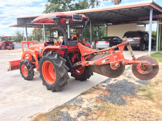 ขายL3608SP รถปี 57 ชั่วโมงการทำงาน 832 รถสวยพร้อมใช้งานทุกอย่างเดิม ไม่มีรั่วแม้แต่ที่เดี่ยว  ราคา 348000 ผานหน้า+หลัง  สนใจ 084-5486359 สุชาติ  อ. สนม จ. สุรินทร์