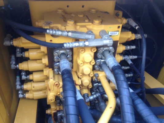 ขาย KOMATSU PC200-7 รถปี 2014 รุ่น7 ตัวสุดท้าย 6500 ชม สีเดิมทั้งคัน สนใจติดต่อโดยตรง 081-4283210