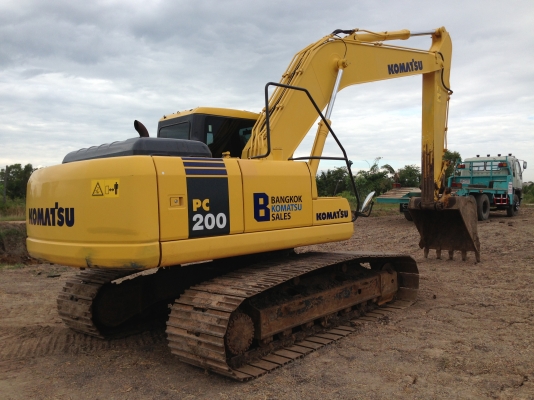 ขาย KOMATSU PC200-7 รถปี 2014 รุ่น7 ตัวสุดท้าย 6500 ชม สีเดิมทั้งคัน สนใจติดต่อโดยตรง 081-4283210
