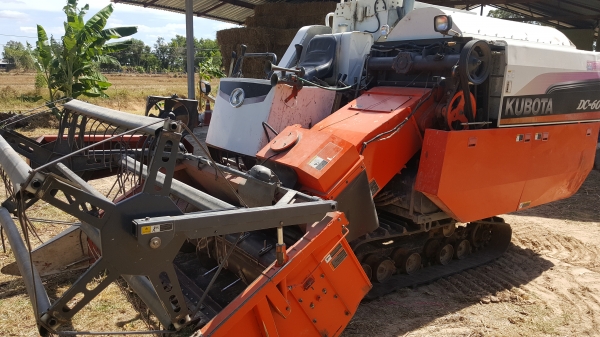ขายด่วน!!Kubota dc60plus+ปี55พร้อมพ่วงลาก ขายด่วน!!Kubota dc60plus+ปี55พร้อมพ่วงลาก