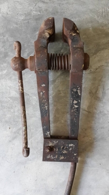 antique post leg vise ปากกาจับงาน จากอังกฤษ