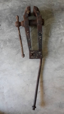 antique post leg vise ปากกาจับงาน จากอังกฤษ