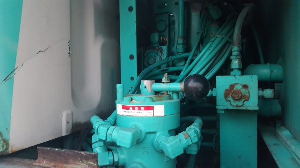 kobelco SK 200 เก่าญี่ปุ่นสภาพสวยจัดใบแทรค80ซ.ม หนาสุดๆช่วงล่าง100\%สนใจติดต่อ081-9863811 นุนครปฐม