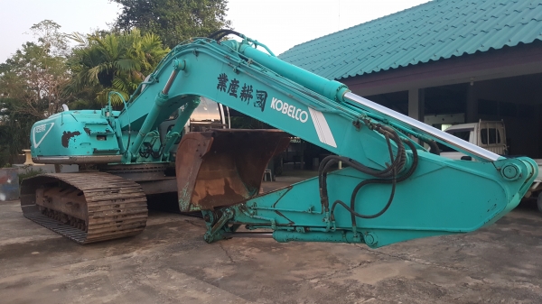 kobelco SK 200 เก่าญี่ปุ่นสภาพสวยจัดใบแทรค80ซ.ม หนาสุดๆช่วงล่าง100\%สนใจติดต่อ081-9863811 นุนครปฐม