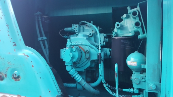 kobelco SK 200 เก่าญี่ปุ่นสภาพสวยจัดใบแทรค80ซ.ม หนาสุดๆช่วงล่าง100\%สนใจติดต่อ081-9863811 นุนครปฐม