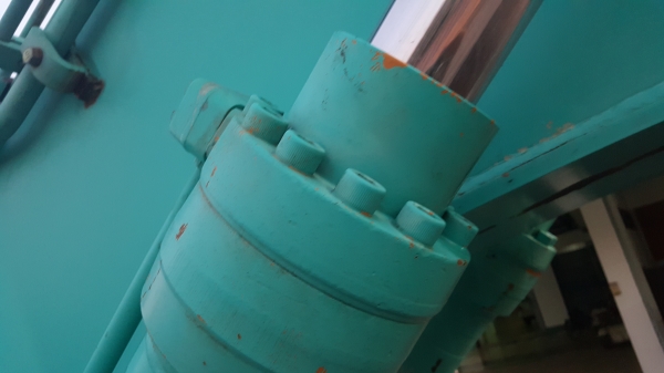 kobelco SK 200 เก่าญี่ปุ่นสภาพสวยจัดใบแทรค80ซ.ม หนาสุดๆช่วงล่าง100\%สนใจติดต่อ081-9863811 นุนครปฐม