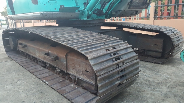 kobelco SK 200 เก่าญี่ปุ่นสภาพสวยจัดใบแทรค80ซ.ม หนาสุดๆช่วงล่าง100\%สนใจติดต่อ081-9863811 นุนครปฐม