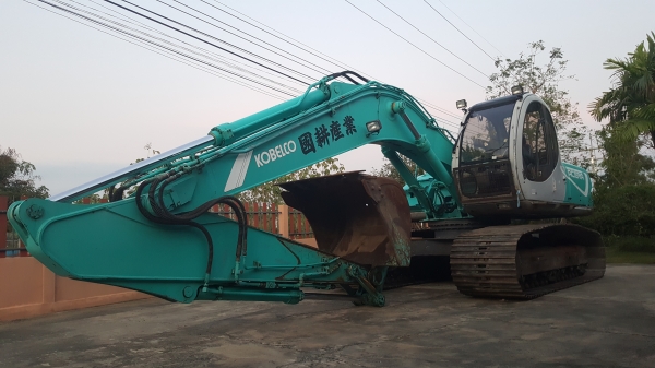 kobelco SK 200 เก่าญี่ปุ่นสภาพสวยจัดใบแทรค80ซ.ม หนาสุดๆช่วงล่าง100\%สนใจติดต่อ081-9863811 นุนครปฐม