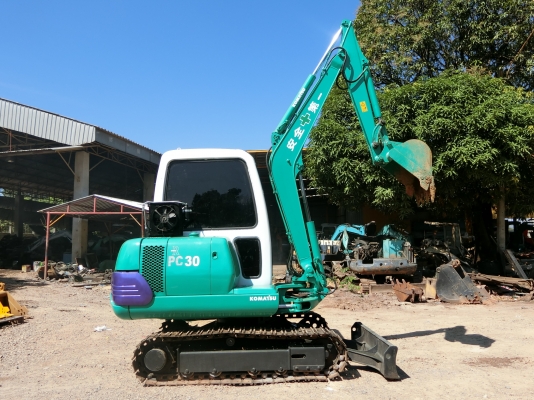 ขายรถขุด KOMATSU PC30-7 (มีVDOให้ดู)มีหัวเก๋ง พร้อมติดแอร์ ติดฟิลม์ มีกระจกสไลด์ด้านหน้า ระบบเร็ว เก่านอกมีเอกสาร  พร้อมทำสี ราคา 460,000 บาท   ร้าน วัชรัตน์ รุ่งเรืองแทรคเตอร์ สนใจติดต่อ:096-5411713 หรือ 092-5768909 (คุณวัชรัตน์) (ยินดีให้บริการ 24 ชั่วโ