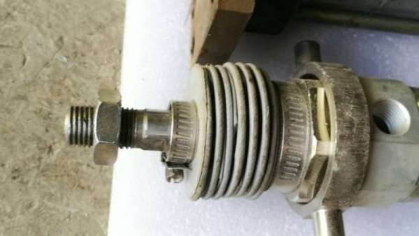 สามตัว600บ.ส่งฟรี 083-2000058 IDline : line832923 กระบอกลมนิวเมติกยี่ห้อ CKDและ SMC ผลิตญี่ปุ่นขนาดโต 40มม. ระยะเลื่อน100มม,และอีกอันระยะเลื่อน150มม.