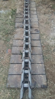 ขายโซ่พร้อมแผ่นแมคโครKOMATSU 120ยาว 40 ซ.ม  ลิงค์หนาบูซใม่มีสึก พร้อมใช้ครับ