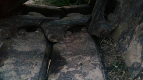 ขายโซ่พร้อมแผ่นแมคโครKOMATSU 120ยาว 40 ซ.ม ลิงค์หนาบูซใม่มีสึก พร้อมใช้ครับ ขายโซ่พร้อมแผ่นแมคโครKOMATSU 120ยาว 40 ซ.ม ลิงค์หนาบูซใม่มีสึก พร้อมใช้ครับ