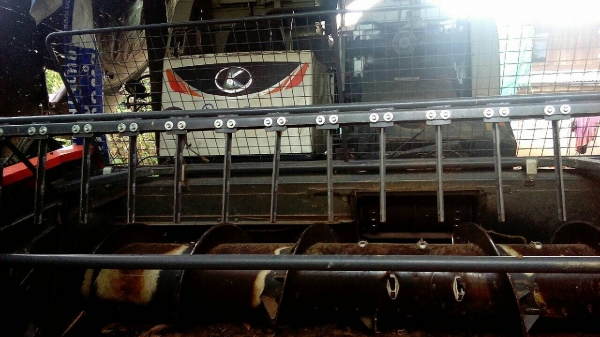 ขายรถเกี่ยวข้าว DC 95 PLUS รถปี  56 ใช้งานได้ 3000 ชม มีอุปกรณ์เกี่ยวข้าวโพด