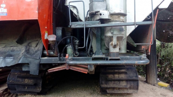 ขายรถเกี่ยวข้าว DC 95 PLUS รถปี  56 ใช้งานได้ 3000 ชม มีอุปกรณ์เกี่ยวข้าวโพด