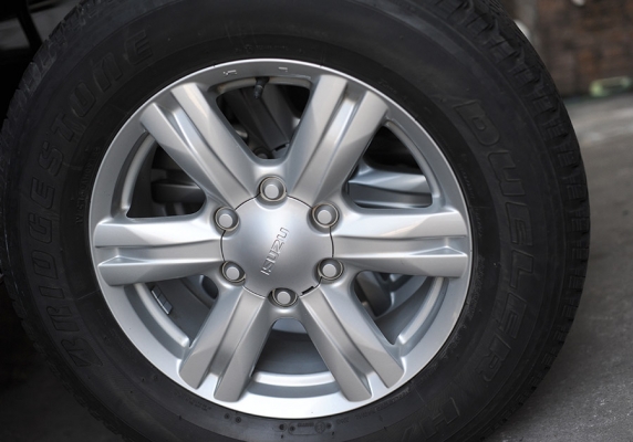 ล้อ MU-X 17 พร้อมยาง