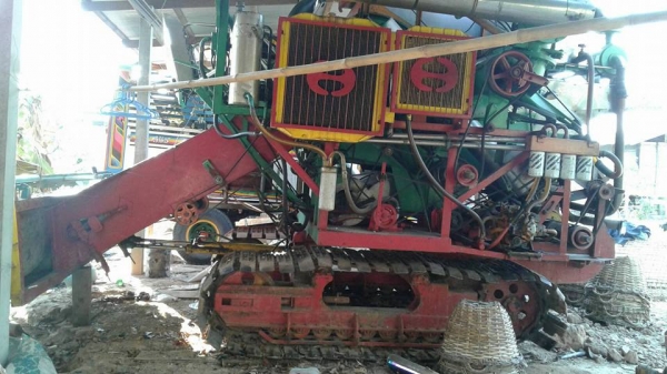 ขายรถเกี่ยวข้าว พ.เจริญการช่าง เครื่อง195 ตัวเดิน10 ปั้ม22 ขายรถเกี่ยวข้าว พ.เจริญการช่าง เครื่อง195 ตัวเดิน10 ปั้ม22