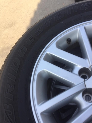 ขายล้อ VIGO CHAMP ขอบ17 6รู พร้อมยาง BRIDGESTONE 265-65-17 ปี15 สภาพสวย ดอกเต็ม ชุดละ 13,500 บาท