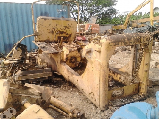 ขายชิ้นส่วนอะไหล่รถแทรกเตอร์  CAT-D-6-C สภาพตามรูปครับ