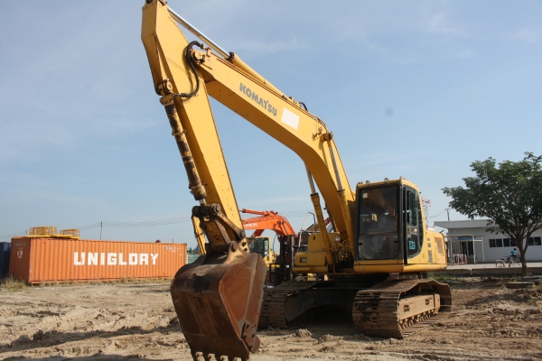 รถแบคโฮ KOMATSU PC200-6