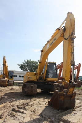 รถแบคโฮ KOMATSU PC200-6 รถแบคโฮ KOMATSU PC200-6