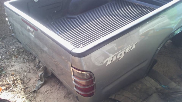 TOYOTA Tiger D4D กระบะแท้พร้อมฝาท้าย ไลเนอร์และโรลบาร์ ราคาคุยกันได้