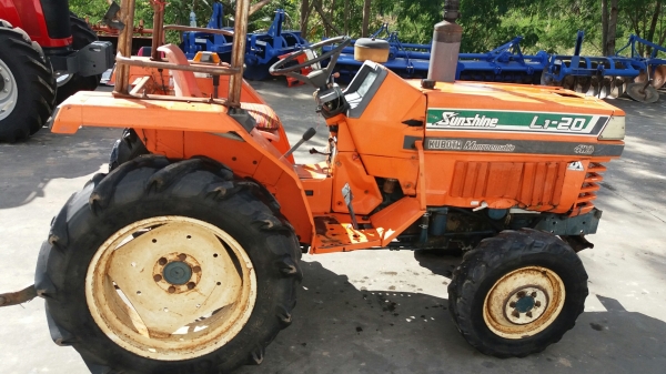 รถไถ คูโบต้า 20 แรง L1-20 สองเพลาตัวเปล่า รถไถ คูโบต้า 20 แรง L1-20 สองเพลาตัวเปล่า