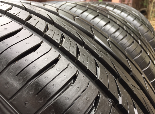 ยาง Continental 225 55 17 ปี15 ดอกเต็ม ตุ่มเพียบ ไม่มีปะ ราคาไม่แพง ยาง Continental 225 55 17 ปี15 ดอกเต็ม ตุ่มเพียบ ไม่มีปะ ราคาไม่แพง