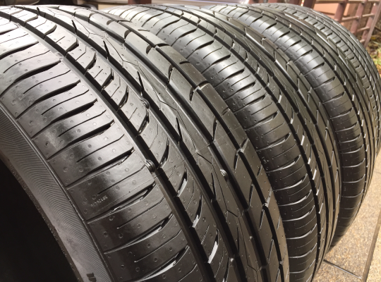 ยาง Continental 225 55 17 ปี15 ดอกเต็ม ตุ่มเพียบ ไม่มีปะ ราคาไม่แพง ยาง Continental 225 55 17 ปี15 ดอกเต็ม ตุ่มเพียบ ไม่มีปะ ราคาไม่แพง