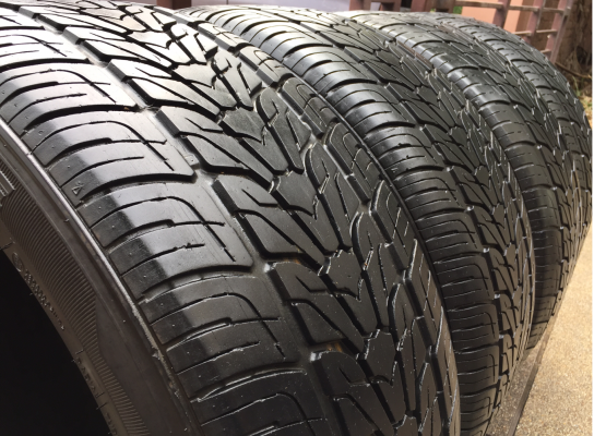 ยาง Roadstone 265 50 20 ปี15 ดอกเยอะ พร้อมใช้งาน ราคาไม่แพง