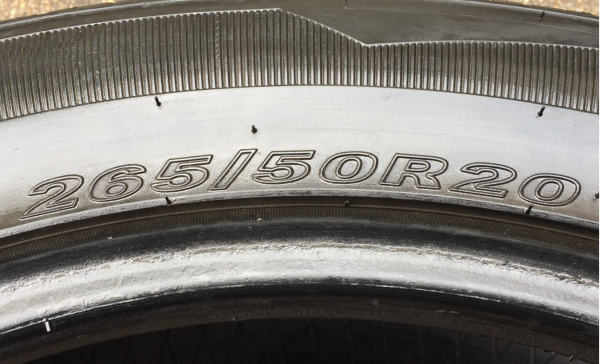 ยาง Roadstone 265 50 20 ปี15 ดอกเยอะ พร้อมใช้งาน ราคาไม่แพง