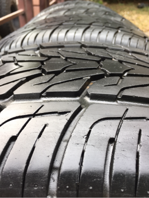 ยาง Roadstone 265 50 20 ปี15 ดอกเยอะ พร้อมใช้งาน ราคาไม่แพง