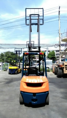 Toyota7fd25ขนาด2.5ตัน เสา4เมตร เกียร์ออร์โต้ เครื่องยนต์ดีเซล1DZ2 ราคาต่อรองได้0816161541