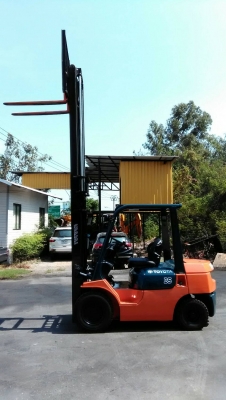 Toyota7fd25ขนาด2.5ตัน เสา4เมตร เกียร์ออร์โต้ เครื่องยนต์ดีเซล1DZ2 ราคาต่อรองได้0816161541