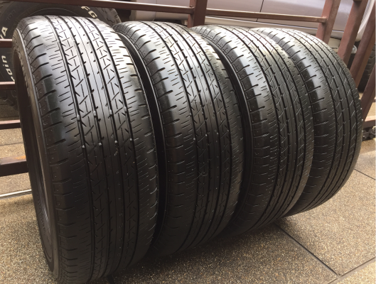 ยาง Bridgestone 215 60 16 กลางปี15 ดอกเต็ม ไม่มีปะ ราคาไม่แพง