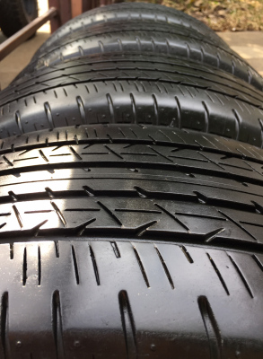 ยาง Bridgestone 215 60 16 กลางปี15 ดอกเต็ม ไม่มีปะ ราคาไม่แพง