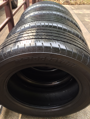 ยาง Bridgestone 215 60 16 กลางปี15 ดอกเต็ม ไม่มีปะ ราคาไม่แพง