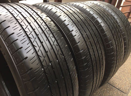 ยาง Bridgestone 215 60 16 กลางปี15 ดอกเต็ม ไม่มีปะ ราคาไม่แพง