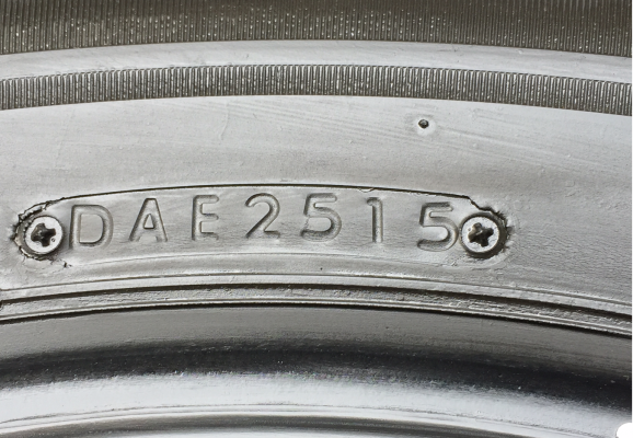 ยาง Bridgestone 215 60 16 กลางปี15 ดอกเต็ม ไม่มีปะ ราคาไม่แพง
