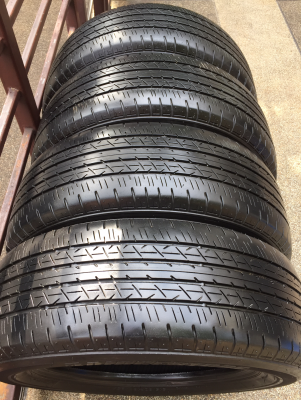 ยาง Bridgestone 215 60 16 กลางปี15 ดอกเต็ม ไม่มีปะ ราคาไม่แพง